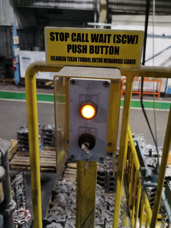 Stasiun Andon di lini produksi: tombol panggil teknisi dengan lampu status